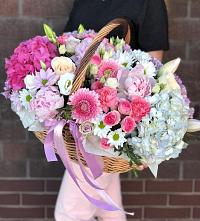 Композиция солнечный день в Шепси Цветочная композиция из Розы, Хризантемы, Пионы и Лизиантусы в корзине в Шепси