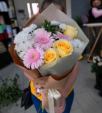 Букет цветов из:  Герберы, Розы и Хризантемы в Шепси