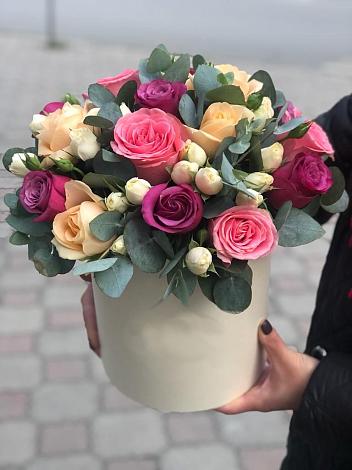 Цветочная композиция из Розы в шляпной коробке в Шепси