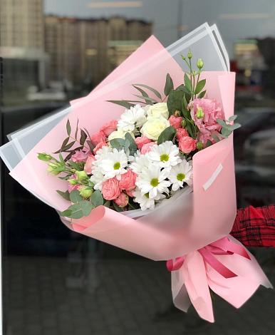 Букет цветов из: Розы, Лизиантусы и Хризантемы в Шепси